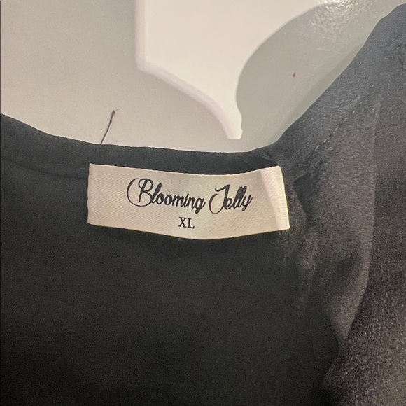 Chic Black Lace Women's Blouse - Picture 7 of 11